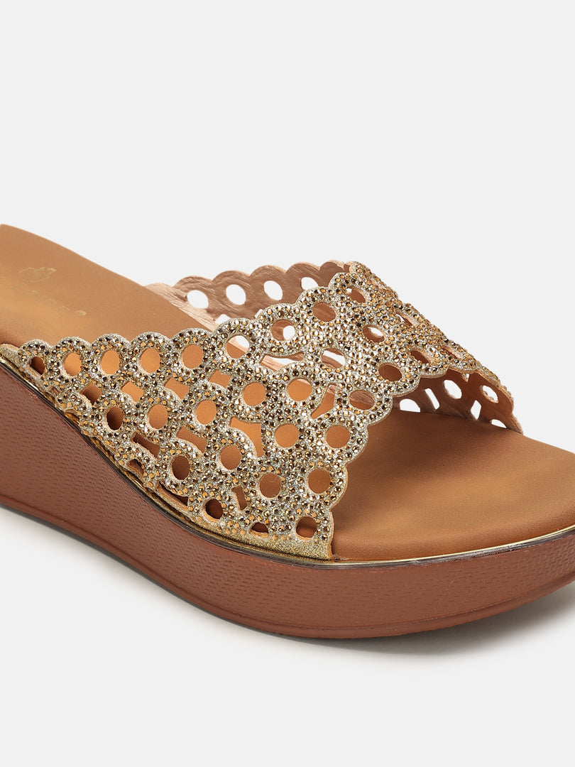 Embellished-Flatform-Sandals-Heels