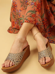 Marc Loire Womes Gold Flatform Heels